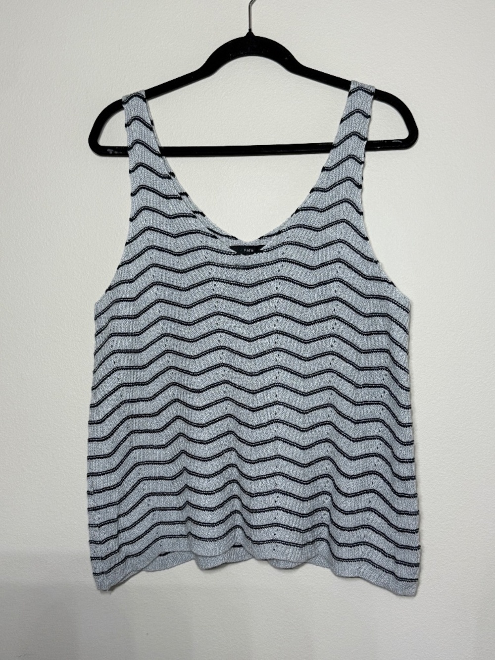 Evereve Fate Double V Neck Knit Sweater Tank // M